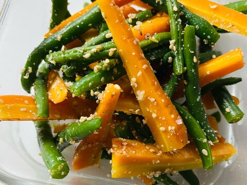 いんげんと人参の塩ごまあえ